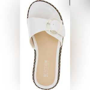 Kenneth Cole Reaction
Women's Syrena Round Toe Flat Sandals